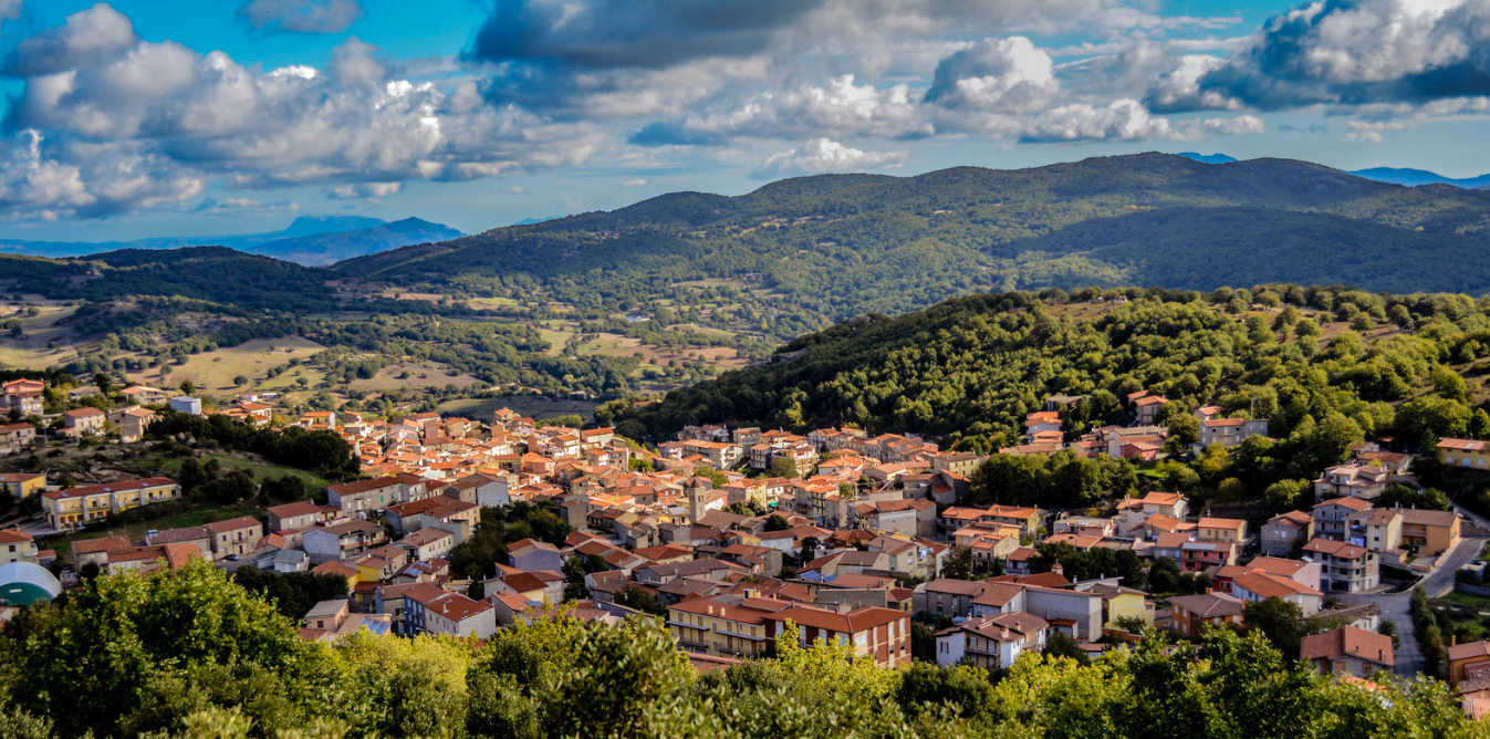 El pueblo de Ollolai en Cerdeña
